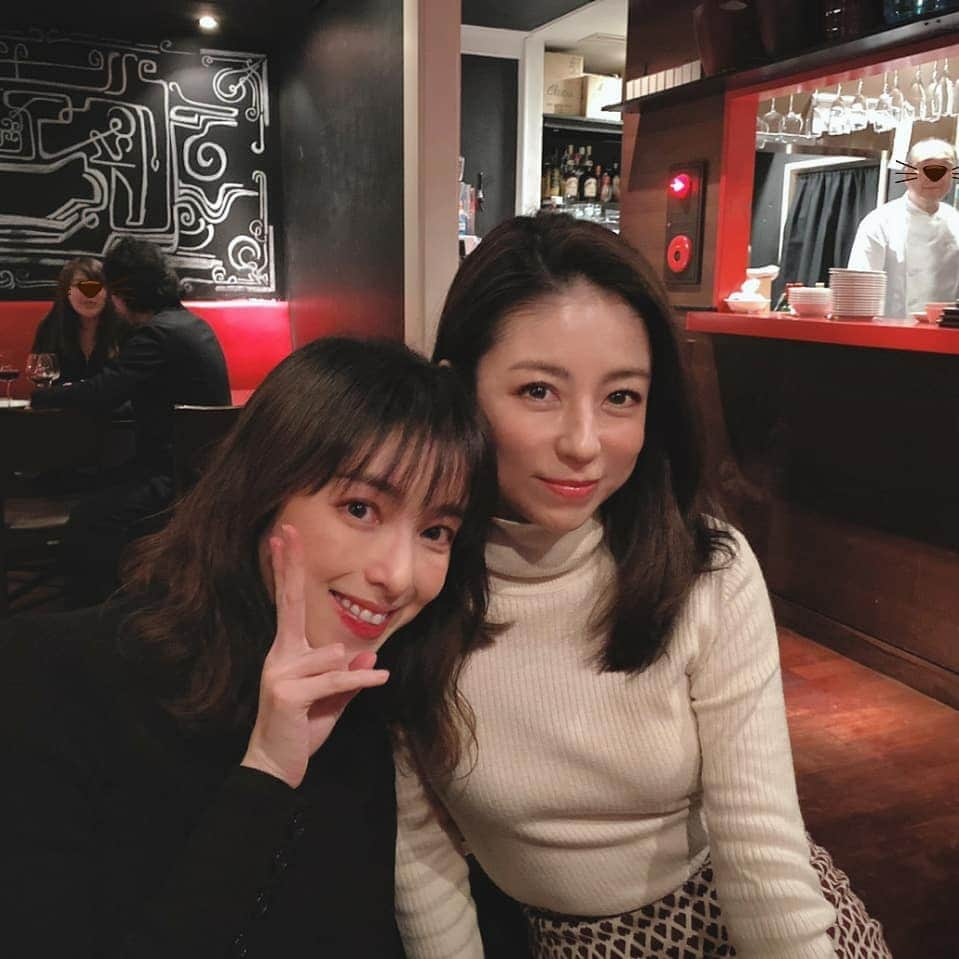 黒坂真美さんのインスタグラム写真 - (黒坂真美Instagram)「She is my actress friend♡ “Miyamoto Maki” . 宮本真希ちゃん と久しぶりにご飯を食べたよ。 私は彼女が好き♡ . お芝居が本当に素晴らしく女優として尊敬をしています。 こんな可愛いお顔で性格はとにかく男前。 笑い方も豪快で聞いていて気持ちがよく大好き。 トークも最高におもしろい。 . 女優の話も女性の話も同じ年代で分かり合える存在は大切ね☺️ . #黒坂真美 #kurosakamami #宮本真希 #女優 #宝塚 #友達 #actress #friend #takarazuka  #japan #japaneseactress #🇯🇵 この写真アプリのパンチ強め🤭」3月1日 23時44分 - mamikurosaka_official