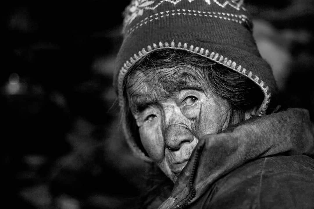 Cory Richardsさんのインスタグラム写真 - (Cory RichardsInstagram)「Beautiful moment, beautiful human.  Nepal, 2009.  @bespokereps #bespokecoryrichards」3月1日 23時45分 - coryrichards