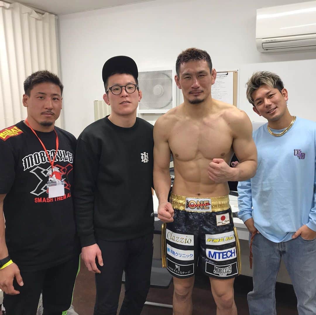 青木真也のインスタグラム：「格闘技が好きで頑張れる人。いいもの見せてもらいました。#住村竜市朗 #格闘技#deep#rizin#皇治#k1_wgp #青木真也」