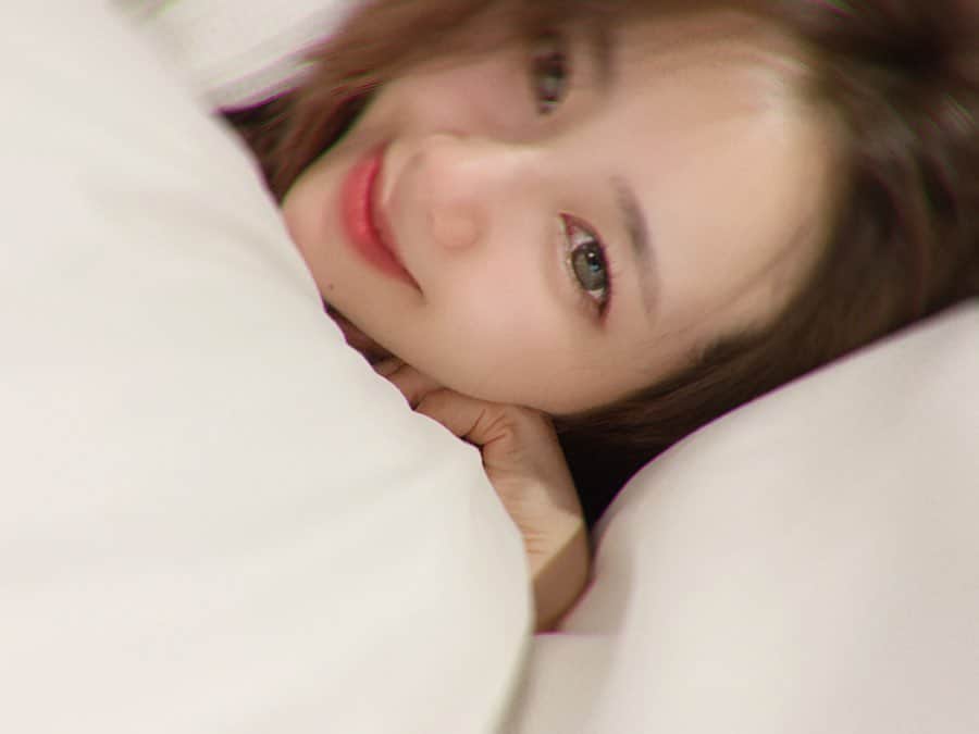 のインスタグラム：「* * おやすみ✩.*˚」