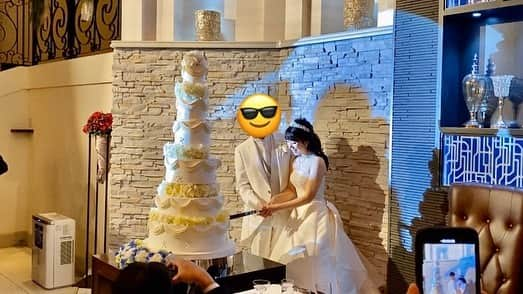 本間成美さんのインスタグラム写真 - (本間成美Instagram)「しぃちゃん結婚おめでとう🎉 どのドレスも似合っていてとても可愛かった〜🥰 素敵な結婚式でした…💗 #坂本詩緒里 プロ #結婚式 #プロボウラー #おめでとう㊗️ #YouTubeもみてね」3月2日 0時32分 - narumi517