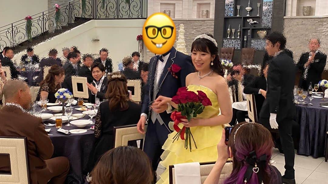 本間成美さんのインスタグラム写真 - (本間成美Instagram)「しぃちゃん結婚おめでとう🎉 どのドレスも似合っていてとても可愛かった〜🥰 素敵な結婚式でした…💗 #坂本詩緒里 プロ #結婚式 #プロボウラー #おめでとう㊗️ #YouTubeもみてね」3月2日 0時32分 - narumi517