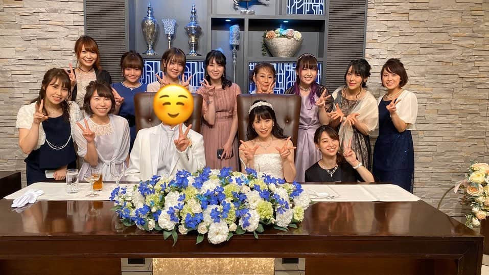 本間成美さんのインスタグラム写真 - (本間成美Instagram)「しぃちゃん結婚おめでとう🎉 どのドレスも似合っていてとても可愛かった〜🥰 素敵な結婚式でした…💗 #坂本詩緒里 プロ #結婚式 #プロボウラー #おめでとう㊗️ #YouTubeもみてね」3月2日 0時32分 - narumi517