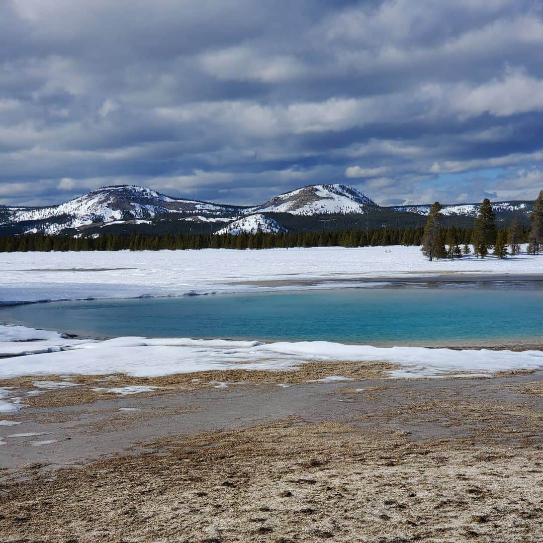 マーク・ザッカーバーグさんのインスタグラム写真 - (マーク・ザッカーバーグInstagram)「Snowy Yellowstone」3月2日 0時34分 - zuck