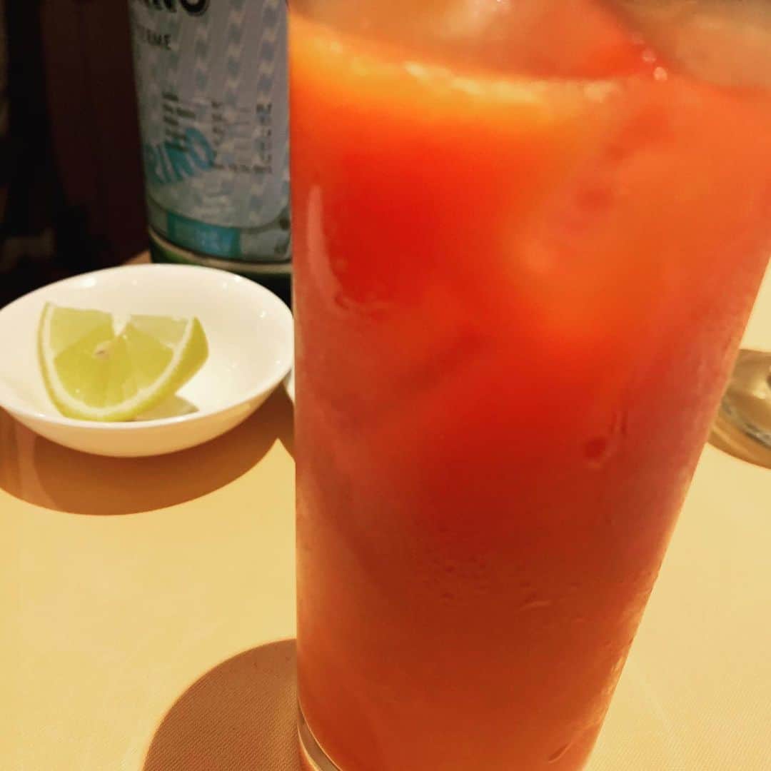 TERUのインスタグラム：「今日はムッシュの命日でした。  なので、よく一緒に語らせて貰ったイタリアンでご飯。  ソフトドリンクでの献盃でしたがムッシュを感じられた時間を過ごすことができました。  太郎さんに見せて貰った家族写真の数々。  自分もちゃんと残しておかなきゃな〜と思いました。  コロナウィルスの影響で世の中はキリキリしてますが、心に安らぎを持たせてあげられる時間も作らなきゃですね。  #かまやつひろし」