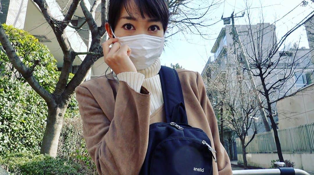 北山由里のインスタグラム：「日本ではコロナウイルスの影響もあって、今日からマスク着用😷 ・ はやく事態が落ち着くことを願いつつ… ・ 体力つけないとなので、今日もたまごを割りつつ歩きます🐣✨ ・ ・ #ポケモンGO #pokemongo  #マスク  #youtuber」