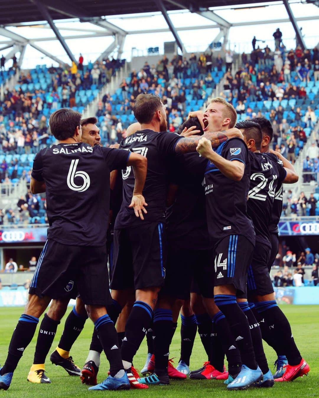 グラム・カシアさんのインスタグラム写真 - (グラム・カシアInstagram)「2020 season kicked off! 0-2 down but that didn’t stop us! A good fight and great attitude from the team yesterday! #vamossj @sjearthquakes 📸: @isiphotos」3月2日 1時26分 - 37gk