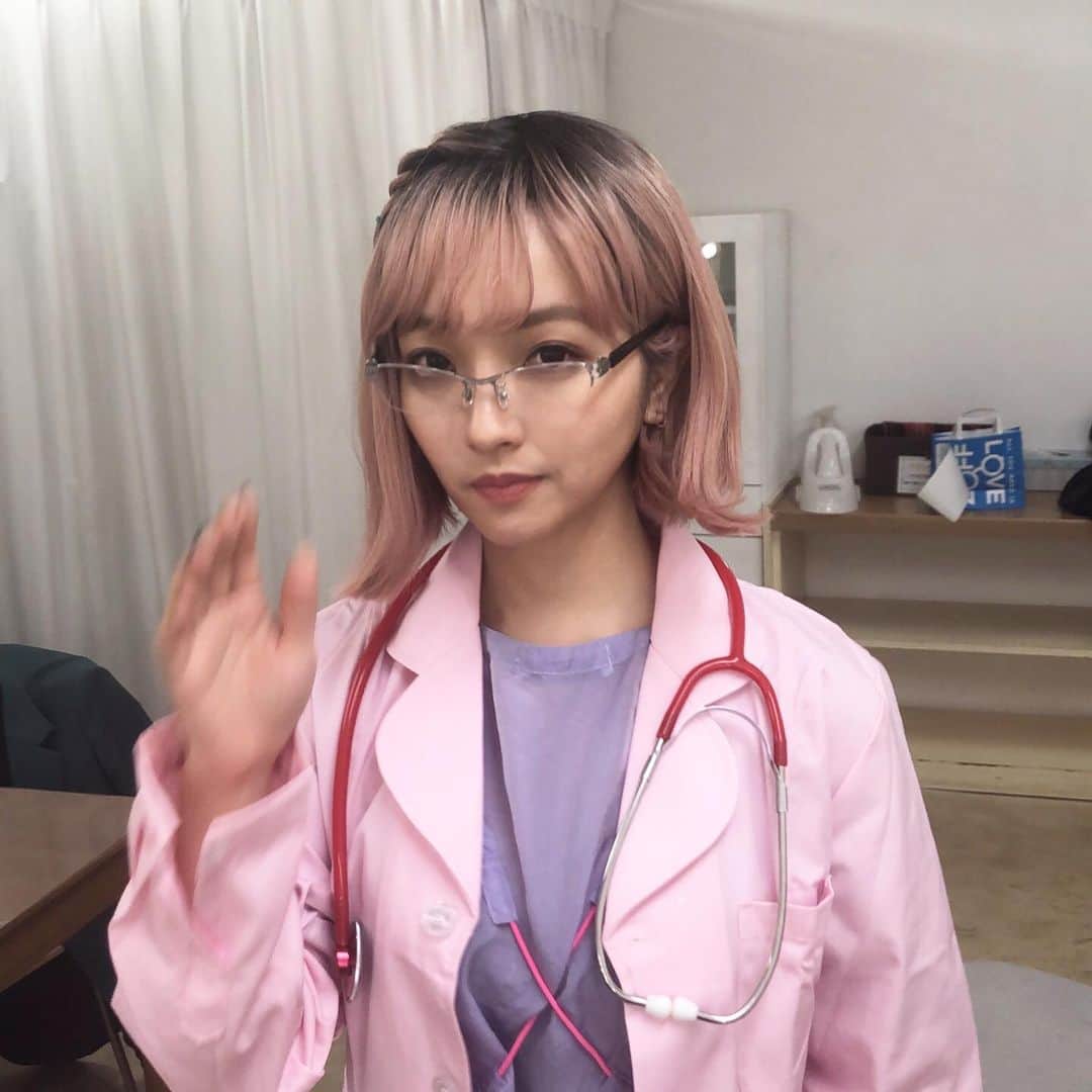 佐々木萌のインスタグラム：「🩺💉🦠🧫 https://edoga-sullivan.lnk.to/DOKIDOKI20200302」
