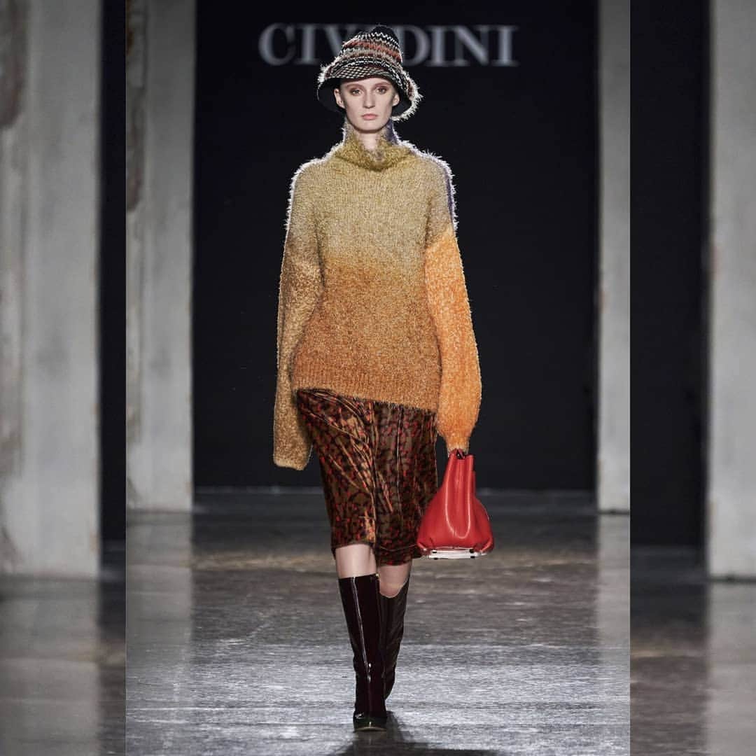 チヴィディーニさんのインスタグラム写真 - (チヴィディーニInstagram)「Fall Winter 2020 Fashion Show #cividini #mfw #madeinitaly #knitwear #luxuryknitwear #seventiesvibe」3月2日 1時56分 - itscividini