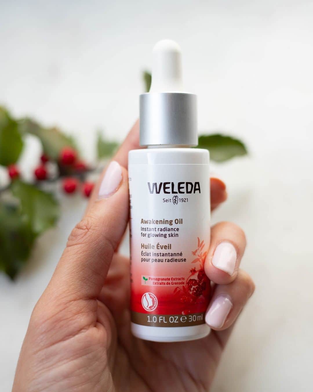 Weledaのインスタグラム：「Our Awakening Oil is formulated with Pomegranate seed oil! ❤️ This plant rich oil improves radiance and supports skin’s self-repair by delivering hydration and preventing moisture loss! #WeledaSkin」