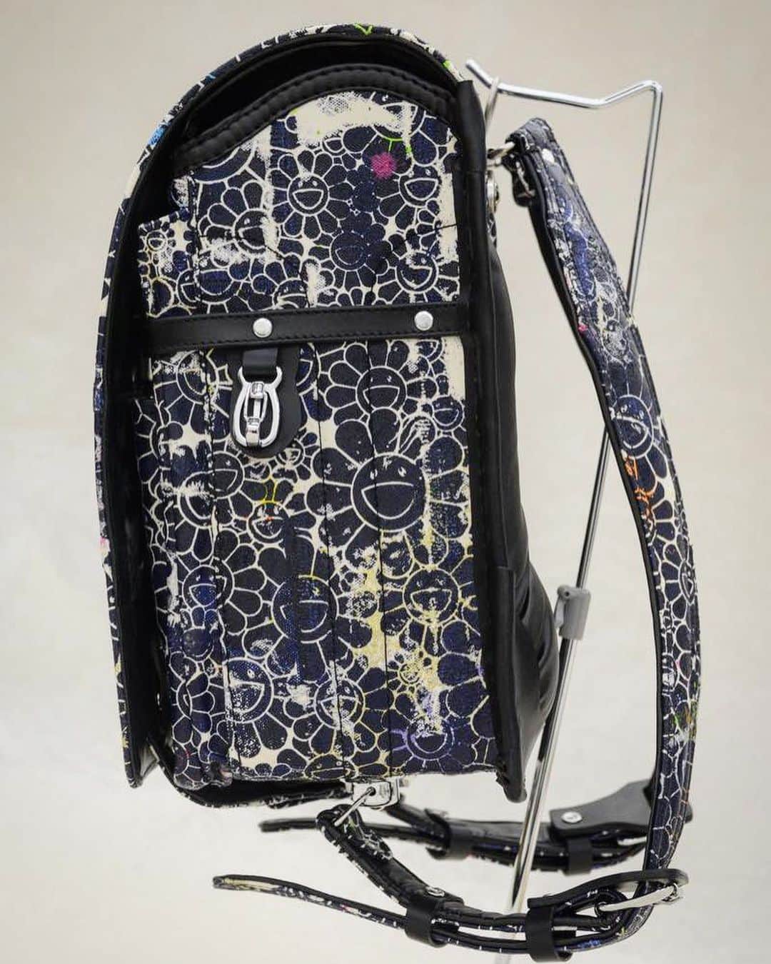 村上隆さんのインスタグラム写真 - (村上隆Instagram)「This Back pack is prototype new  product call "School bag project" It's a project of revenge on me at the time of the debut.」3月2日 2時07分 - takashipom