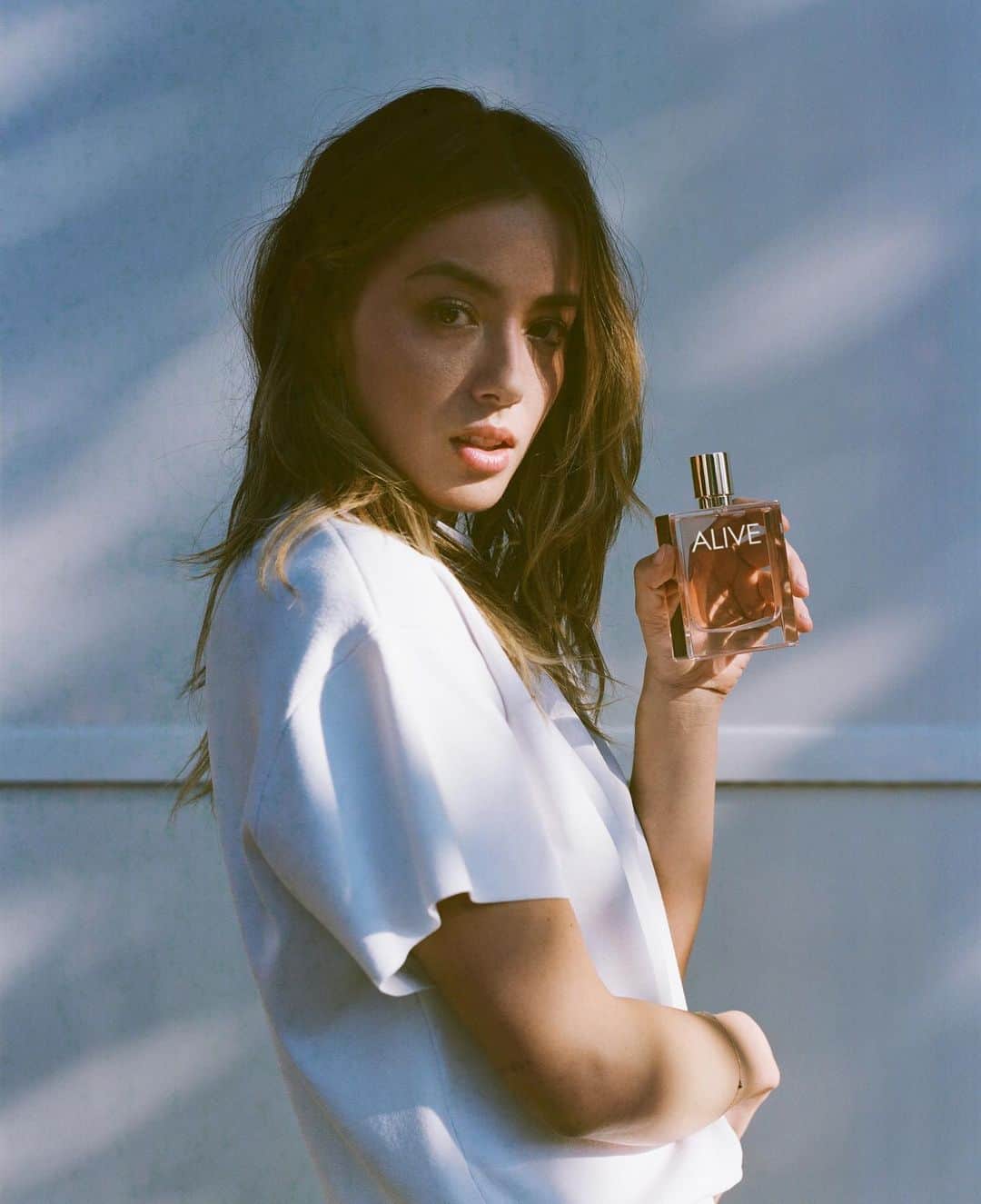 クロエ・ベネットのインスタグラム：「Shooting the new ALIVE campaign was so much fun. Loving working with @emmaroberts @lauraharrier and @brunamarquezine. And you, what makes you #FeelALIVE? @boss」