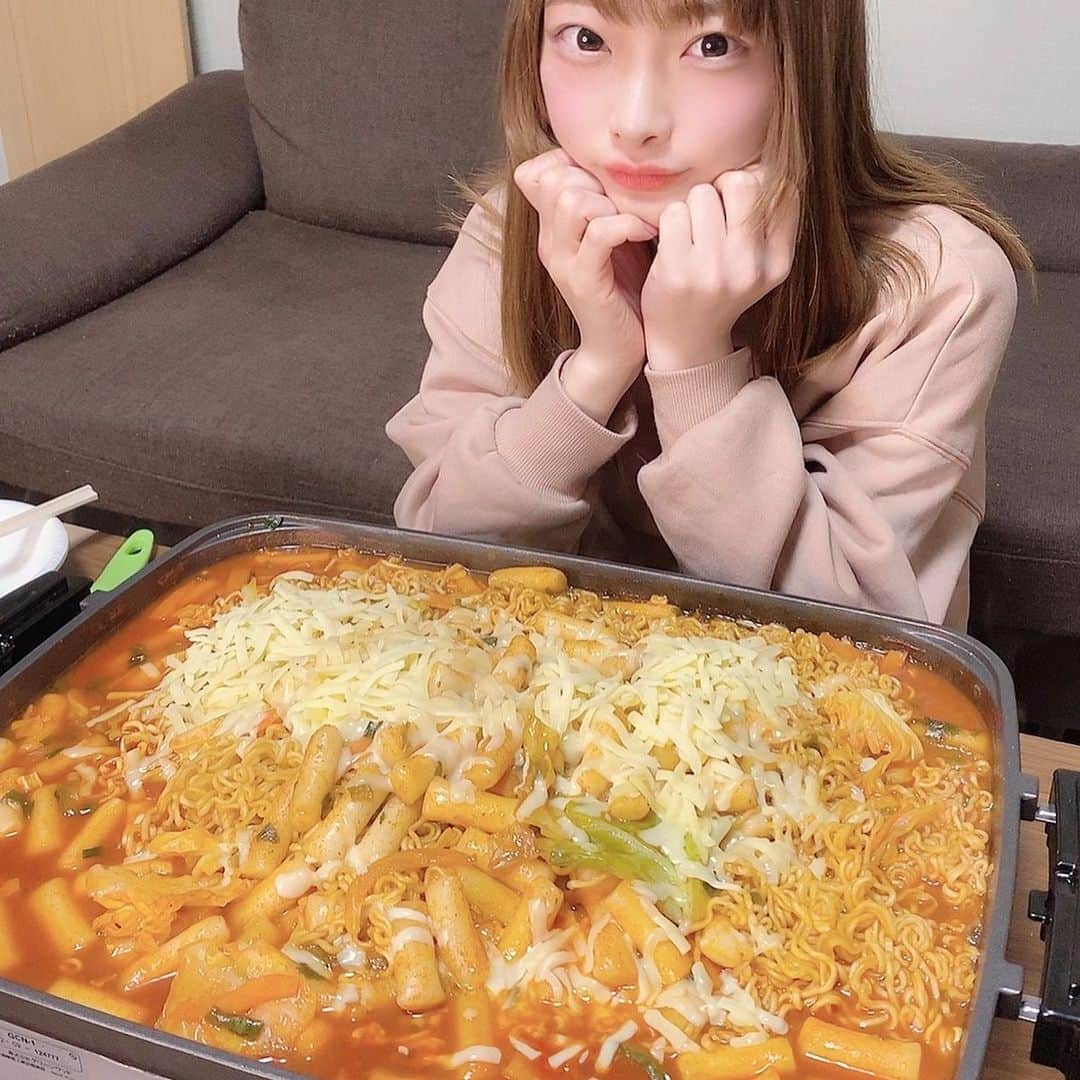 百瀬ひとみさんのインスタグラム写真 - (百瀬ひとみInstagram)「この前のちょこめし撮影🇰🇷 また食べたい、、 #ラッポッキ  #ラッポギ  #韓国料理 #コストコ」3月2日 13時45分 - hitomi__momose