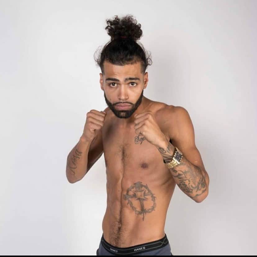 ジョンス さんのインスタグラム写真 - (ジョンス Instagram)「Right back to it🦍 LETS GOOOO!!!! #teamusa  Repost from @striking101 • This young man is something else. He just fought a 5 round war night Friday at Friday Night Fights.  I told him take the weekend off to rest and recover.  He came in today to fight team training to help his team mates get ready for their fights and train his daughter as well.  This is what a real Champion & martial artist is made out of.  When your fighting for more than yourself.  Now for the huge FIGHT ANNOUNCEMENT.  Orlando has been selected by Kickboxing Champion and promoter Bobby Campbell to be part of Team USA vs Team Chile.  This is an incredible honor and we look forward to represent USA ❤🙏 Let's get it champ!!! Osu  #Repost @jackhammer.promotions (@get_repost) ・・・ Team USA 🇺🇸 @iamoneshot  Weight : 127lbs  April 19th at @mulcahyspub he will be facing Team Chile’s 🇨🇱 best - Official Bout Announcement to be made soon.  Photo Credit: @pablisimo59  #jackhammerpromotions #mulcahys #teamusa #teamchile #usavschile」3月2日 12時23分 - iamoneshot