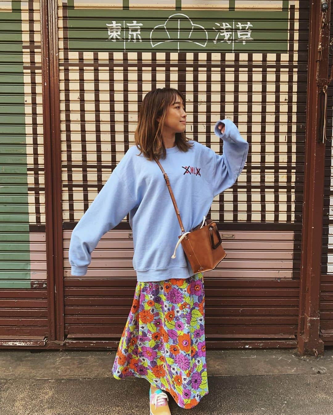 マイコ さんのインスタグラム写真 - (マイコ Instagram)「* 浅草行ったとき☺︎ ・ ・ DMで質問たくさんくるスカートは @rodeocrowns_official です💡 昔から衣装でも 着させてもらってたブランド。 ずっと好き。 MLのサックスブルーと合わせたくて買ったら グレーとも合うし万能✨ ・ ・ ・ ・ #ML#fashion#エムエル」3月2日 12時21分 - maicorori