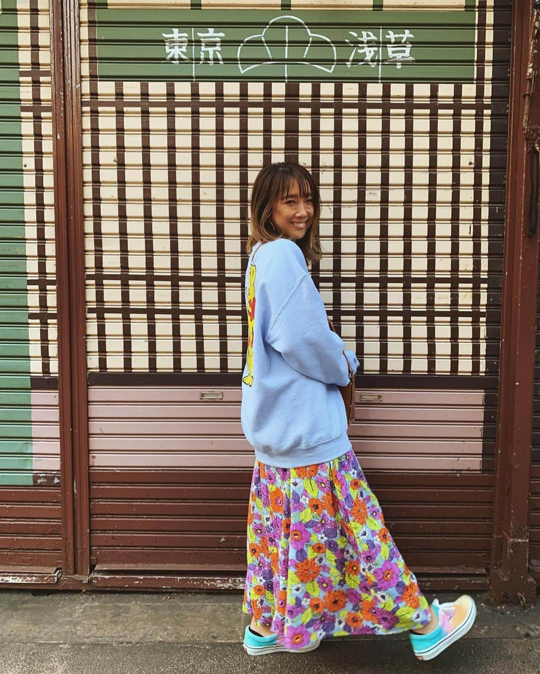 マイコ さんのインスタグラム写真 - (マイコ Instagram)「* 浅草行ったとき☺︎ ・ ・ DMで質問たくさんくるスカートは @rodeocrowns_official です💡 昔から衣装でも 着させてもらってたブランド。 ずっと好き。 MLのサックスブルーと合わせたくて買ったら グレーとも合うし万能✨ ・ ・ ・ ・ #ML#fashion#エムエル」3月2日 12時21分 - maicorori