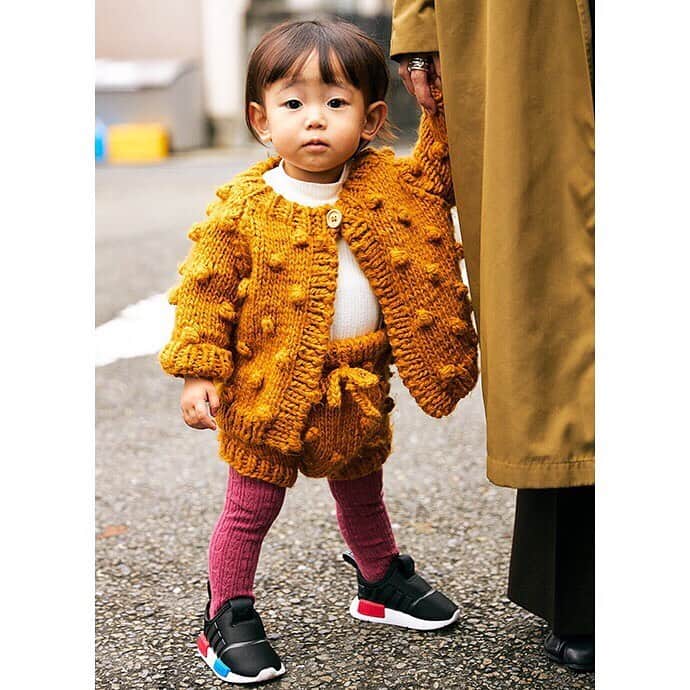 ハグマグ編集部さんのインスタグラム写真 - (ハグマグ編集部Instagram)「【HugMug #SNAP】 . 安齋未奈子さん＆りんちゃん・1歳 . ブラウンをメインカラーにコーデ。ママはジャケット&パンツ、キッズはニットのカーデ&ブルマでセットアップスタイル。 . ［mama］ Outer：#stunninglure Jacket：#maisonspecial Shirt：#zara Pants：# maisonspecial Earrings：#stylemixer Bag：#acne #fjallraven Shoes：#maisonmargiela .［kids］ Cardigan：#theblueberryhill Tops：#西松屋 Bloomer：#theblueberryhill Tight：#西松屋 Sneakers：#adidas . . 詳しいコーディネートは、プロフィールから「mercidays by HugMug」をCHECK！ . __________  2/24（月・祝） 二子玉川で『親子SNAP撮影会』開催！ さらに#hugmugsnap のハッシュタグでもSNAP大募集！ HugMug誌面📖に載るチャンス！詳しくはハイライトのリンクからチェック💁🏻‍♀️ __________ . #親子スナップ #hugmug#ハグマグ #親子雑誌 #ママ雑誌#mamacofashionsnap #ママファッション #ママコーデ #ママコーディネート #親子コーデ #おやこーで #リンクコーデ #親子リンクコーデ #大人カジュアル #kidsfashion #キッズコーデ .」3月2日 12時32分 - hugmug_insta