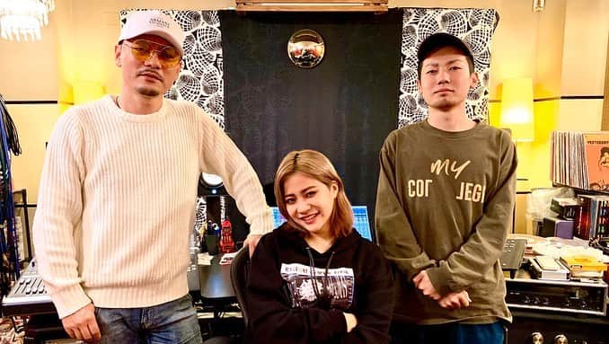 SPICY CHOCOLATEのインスタグラム：「✴︎ 夢を追い続ける ２人の愛の結末は如何に⁉️. . 〈No.8〉 好きなのに愛せない feat. hibiki (lol-エルオーエル-) & 裂固 . 約３年ぶりの NEW ALBUM "TOKYO HEART BEATS" 2020年3月11日発売です‼️ . コッチ注目〜📣 耳を貸すべき☝🏻 . #TokyoHeartBeats #hibiki #裂固 #好きなのに愛せない #SPICY_CHOCOLATE」