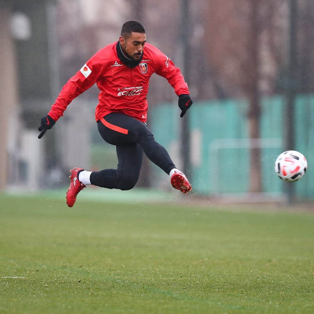 浦和レッドダイヤモンズさんのインスタグラム写真 - (浦和レッドダイヤモンズInstagram)「3月2日、大原サッカー場でのトレーニング。 #橋岡大樹 #宇賀神友弥 #柏木陽介 #レオナルド #長澤和輝 #urawareds #浦和レッズ」3月2日 12時44分 - urawaredsofficial