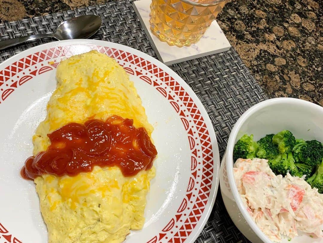 志田光さんのインスタグラム写真 - (志田光Instagram)「⬇︎Intuited Omelette rice⬇︎ Never cooked, never be taught how before, just do with intuition👍lol . ⬇︎カンで作るオムライス⬇︎ 作ったことないし作り方も教わったことはないが、なんとなくこんな感じだろうと笑 #cooking #omeletterice #intuition  #delicious #prowrestler #hikarushida #オムライス #自炊 #勘」3月2日 12時48分 - shidahikaru