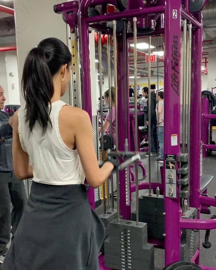 金原杏奈のインスタグラム：「Easy workout 🤸🏻‍♀️」