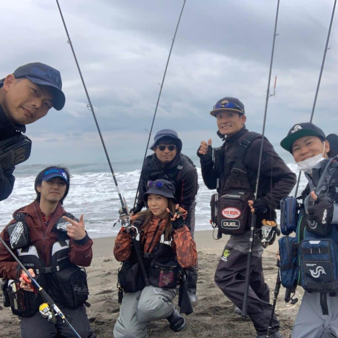 あさいあみさんのインスタグラム写真 - (あさいあみInstagram)「平砂浦にサーフゲーム🎣﻿ DUELの番組ガチ釣りで一緒になった山崎さんとガチ釣りのスタッフさんと﻿ 山崎さんのYouTubeメンバーふらっとクルーの皆様と﻿ DUOのプロスタッフ原田さんと﻿ 豪華メンバー🙋‍♀️﻿ ﻿ 冗談ばっかり言いながら、釣りには真剣に取り組むメンバーww﻿ ずっと笑って喋って楽しい釣行でした😂😂😂﻿ ﻿ ﻿ #YouTube#ふらっとクルー#山崎辰也#菰田淳史#イッチー編集長#DUEL#あさいあみ#얼스타그램#일본#섹시#일상#소통#팔로우#赞#粉我#gravure#asian#Japanese#girl#instagood#ig_japan#igers#picoftheday#グラビア#グラドル#釣りキチあみ平#おっぱいで魚殺す人#ガチ釣り#ガチ釣りガール#サーフゲーム」3月2日 13時42分 - asai_ami