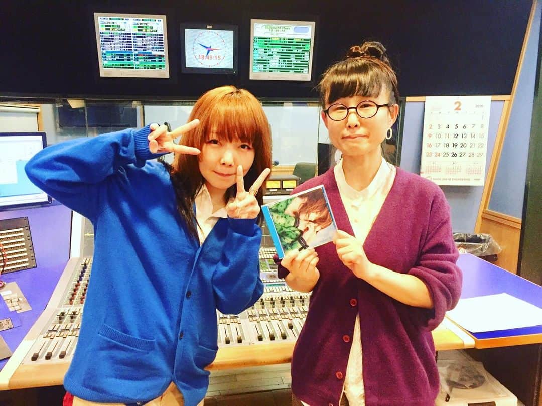 土井コマキのインスタグラム：「先週水曜のaikoさんインタビュー。初aikoさん。楽しかった。また機会もらえたらええなぁ🍎 ⏳2020/2/26水20時台📻 http://radiko.jp/share/?t=20200226202545&sid=802」