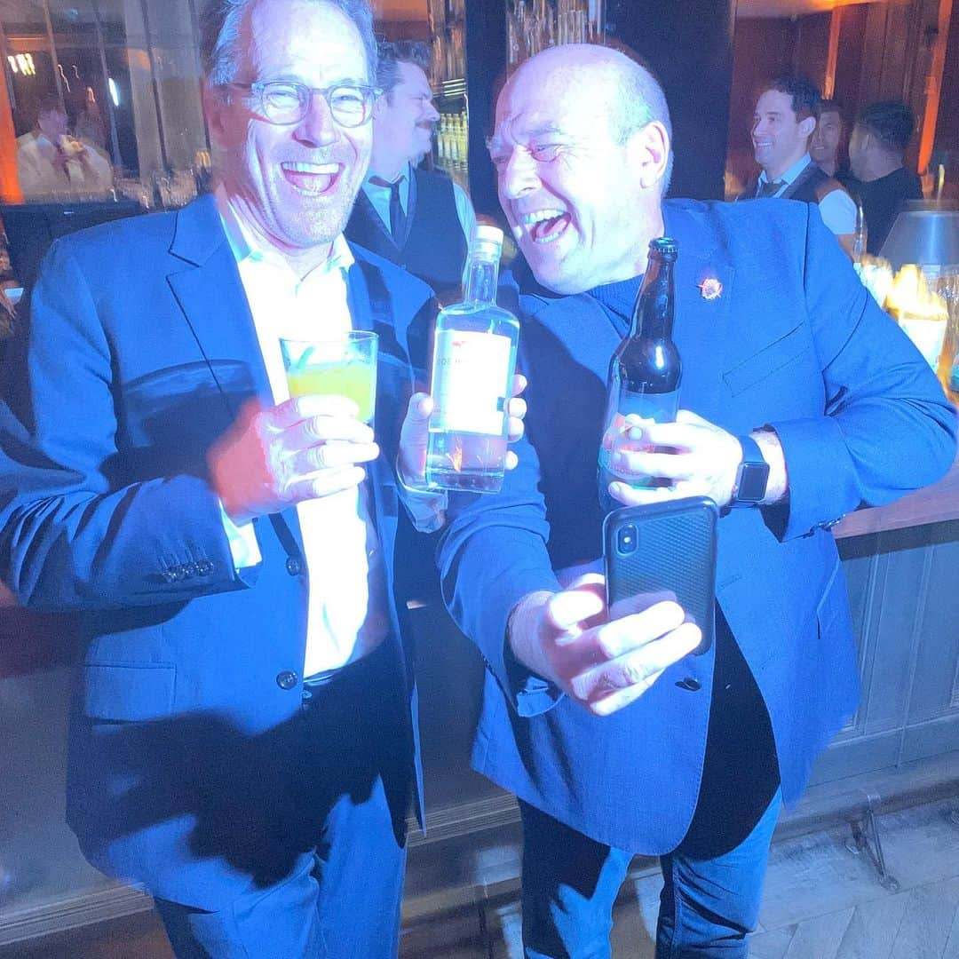 ディーン・ノリスさんのインスタグラム写真 - (ディーン・ノリスInstagram)「Who’s getting ready for Hank’s return @bettercallsaulamc tomorrow? These guys. @schraderbrau_bb @breakingbad @figmtnbrew」3月2日 5時02分 - deanjnorris