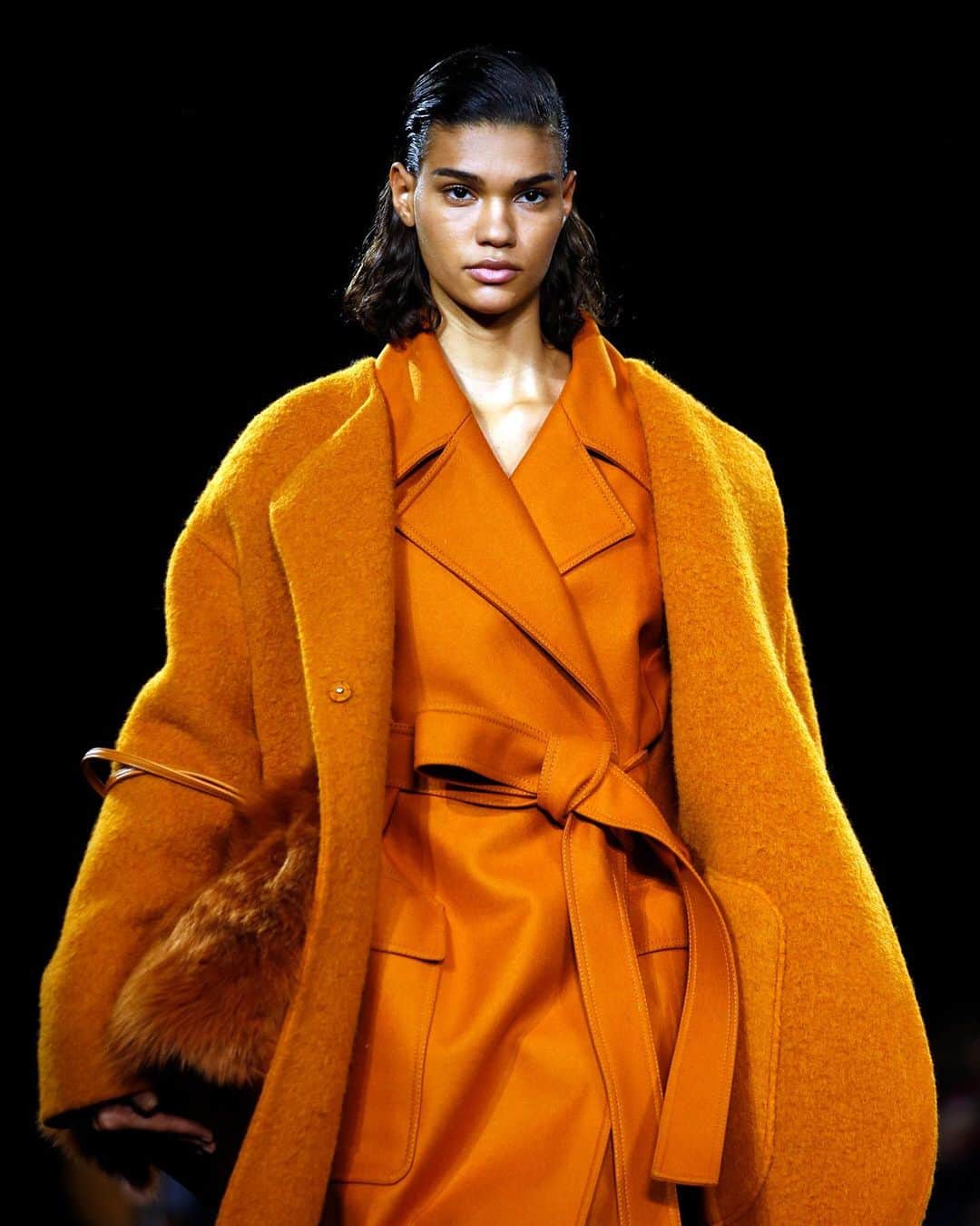 Fashion Weekのインスタグラム：「From soft billowing layers to vibrant and showy, see a few highlights from the #PFW runway at @rochasofficial. Photos by @gettyimages」