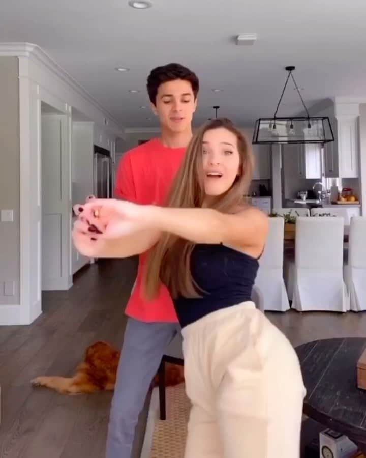 Brent Riveraのインスタグラム：「My sister is the CEO of ruining my videos😫😂 @lexibrookerivera」