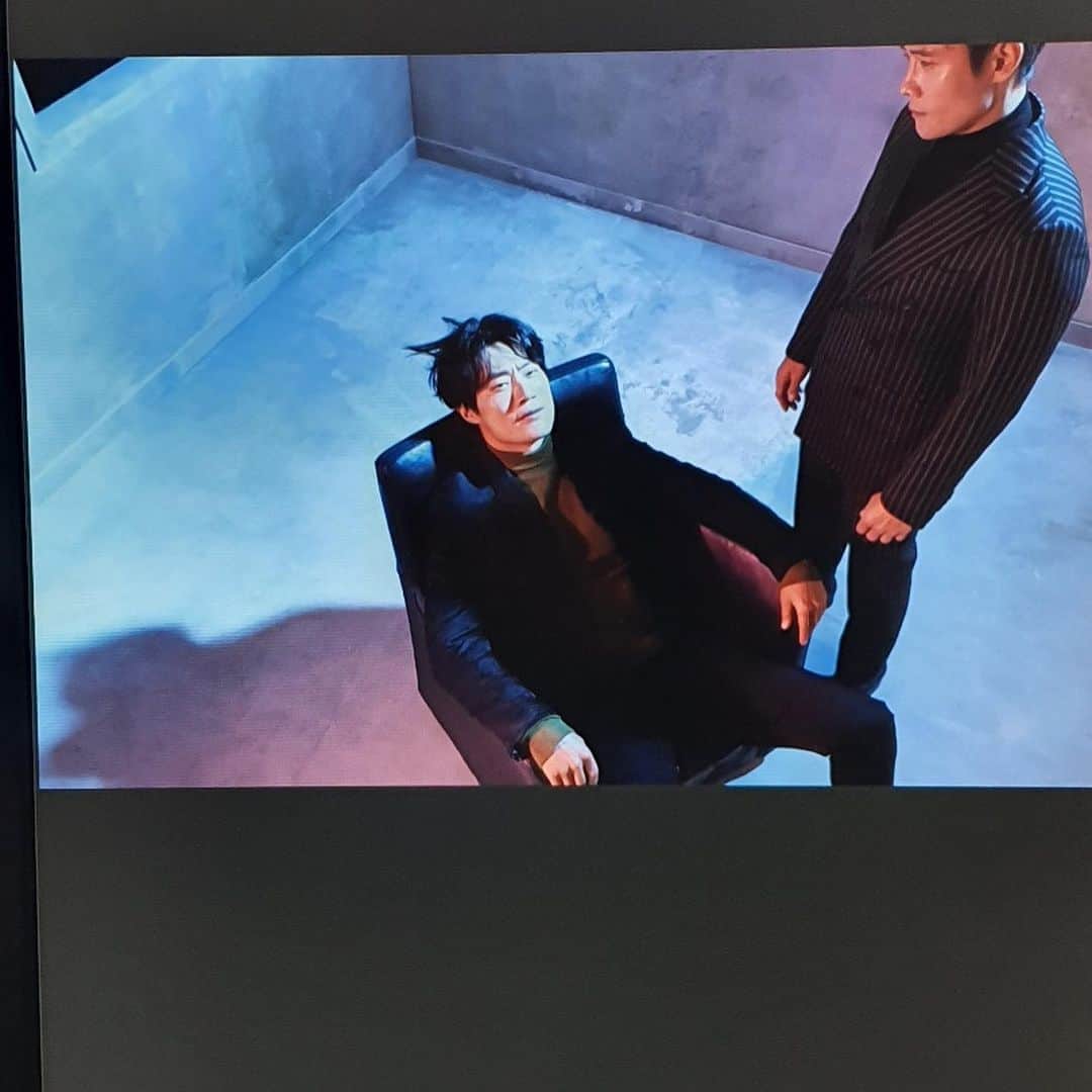 イ・ヒジュンのインスタグラム：「#남산의 부장들 #화보」