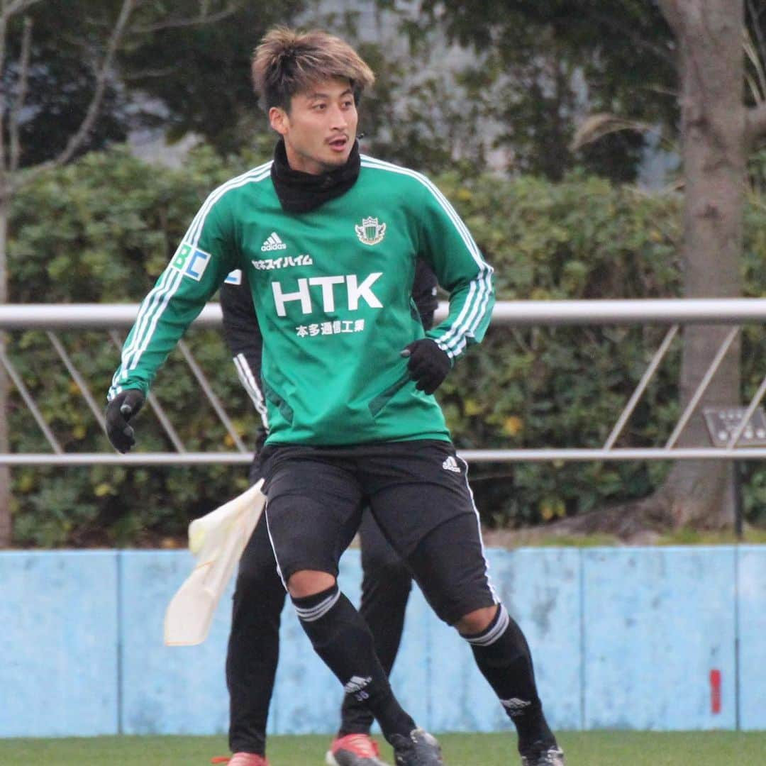 松本山雅FCさんのインスタグラム写真 - (松本山雅FCInstagram)「3.1 #todaystraining  #yamaga #昨日のトレーニングです…投稿遅くなりました #乾大知 #高木利弥 #塚川孝輝」3月2日 6時52分 - matsumoto.yamagafc