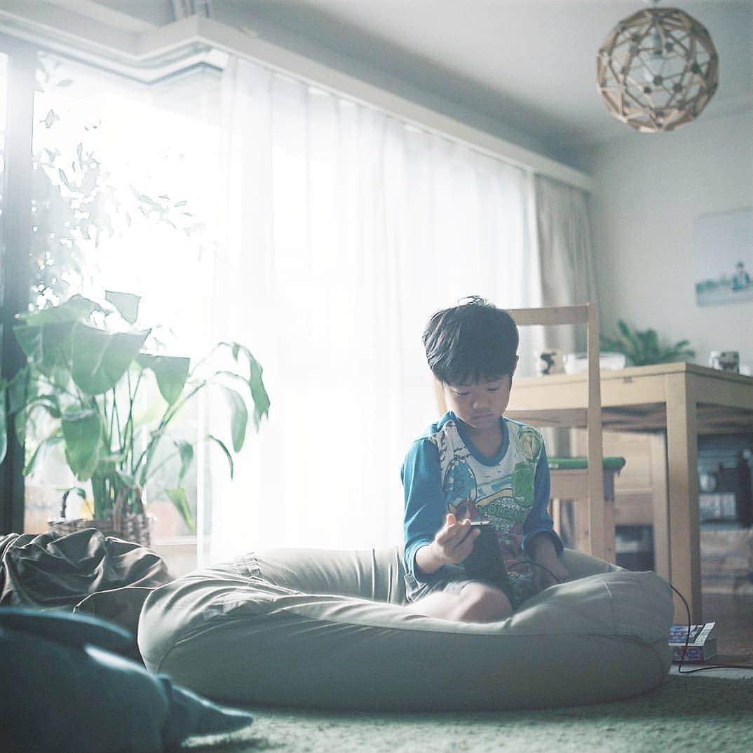 izumi_60のインスタグラム：「2020│03│02│Monday│07:35 . おはようございます . 突然の5年生修了で、引っ越す友人のお別れ会が中止になったと落ち込んで帰って来た兄。仕方ないけど…残念だよね . いつもだと5年生が送り出す卒業式も今年はどうなるのかな…🌀 .」