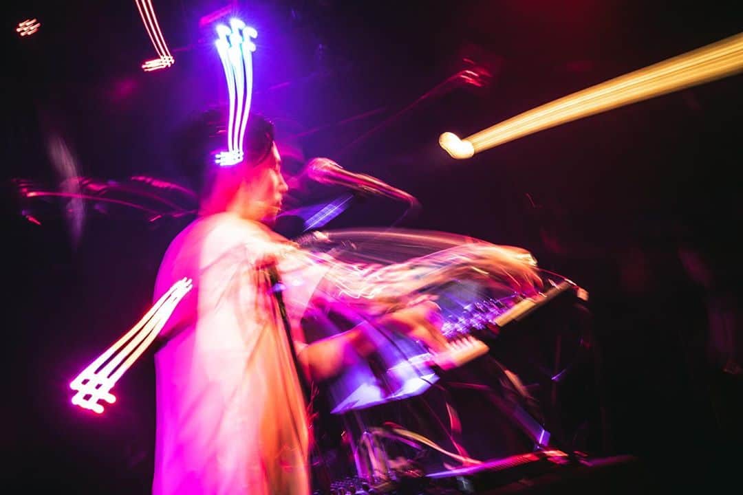 𝐑𝐄𝐀𝐓𝐌𝐎さんのインスタグラム写真 - (𝐑𝐄𝐀𝐓𝐌𝐎Instagram)「🎤 on February 26th, 2020 Photo by @shinsukagram  Costume by @yuimanakazato  VJ @yosukeohno  #beatbox #show #ableton #abletonlive #livephoto #yuimanakazato #galaxy #REATMO」3月2日 8時23分 - reatmo