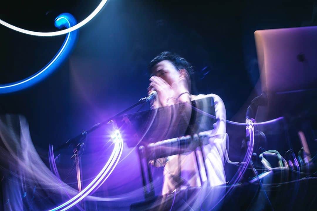 𝐑𝐄𝐀𝐓𝐌𝐎さんのインスタグラム写真 - (𝐑𝐄𝐀𝐓𝐌𝐎Instagram)「🎤 on February 26th, 2020 Photo by @shinsukagram  Costume by @yuimanakazato  VJ @yosukeohno  #beatbox #show #ableton #abletonlive #livephoto #yuimanakazato #galaxy #REATMO」3月2日 8時23分 - reatmo
