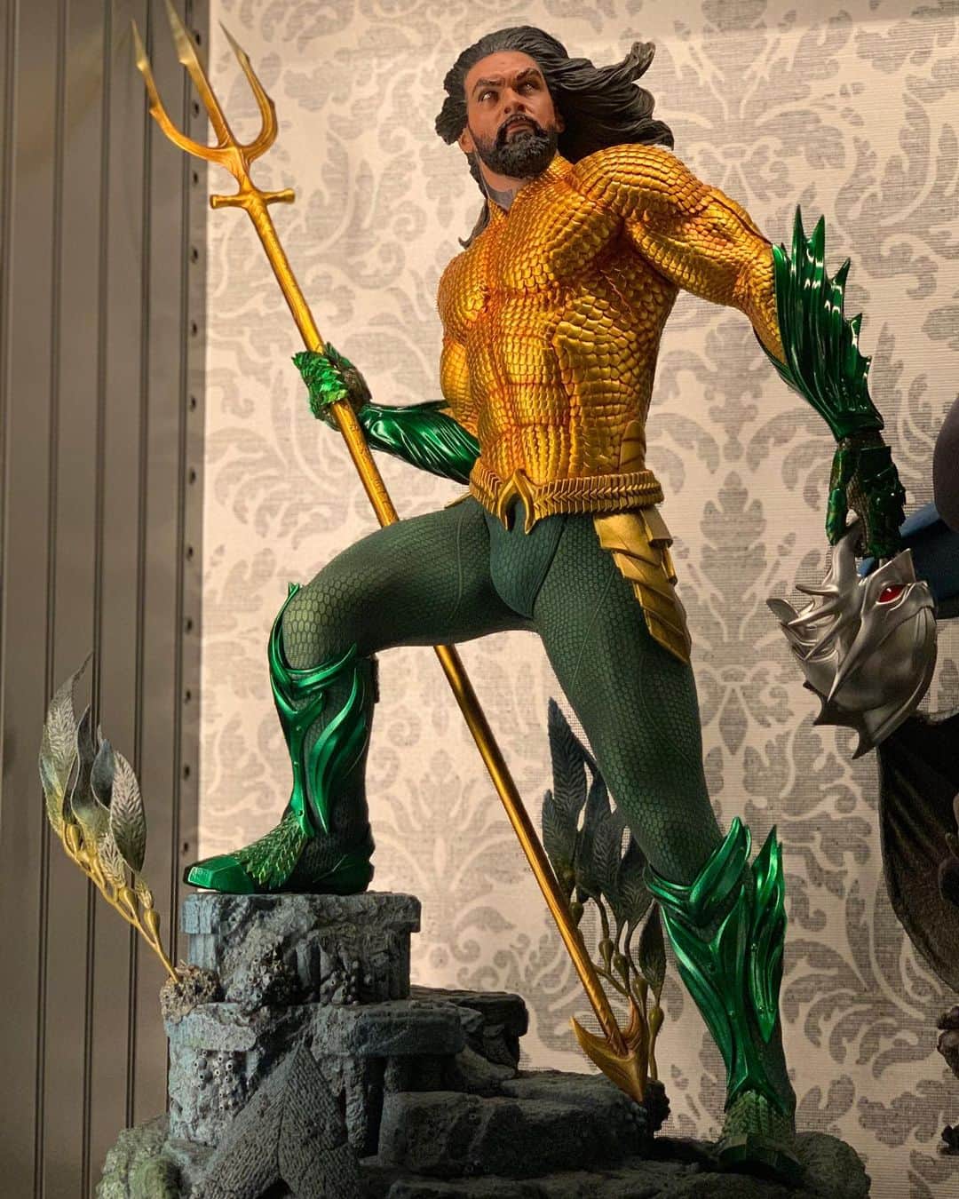 ジェームズ・ワンのインスタグラム：「Thank you @sideshowcollectibles for this awesome guy. Beautifully captured the fine detail of our suit and trident designs. Adding it to my collection. #aquaman」