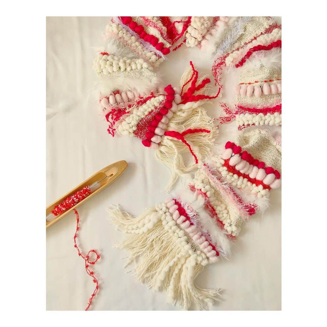 森千波さんのインスタグラム写真 - (森千波Instagram)「#stole 180cm 🍰 . . . #1000weave#weaving#yarn#handmade#knit#wool#cotton#white#red#織物#ストール#オーダー」3月2日 8時57分 - 1000wave