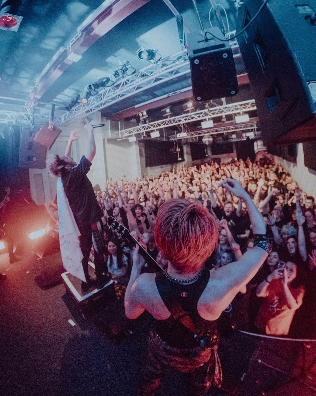 Kazuki Takemuraさんのインスタグラム写真 - (Kazuki TakemuraInstagram)「Synchronicity Tour 2020 Day 16: Cologne 🇩🇪 Sold out show was fucking lit🔥 Thanks! 📷 @murrydeaves」3月2日 9時28分 - kazucrossfaith