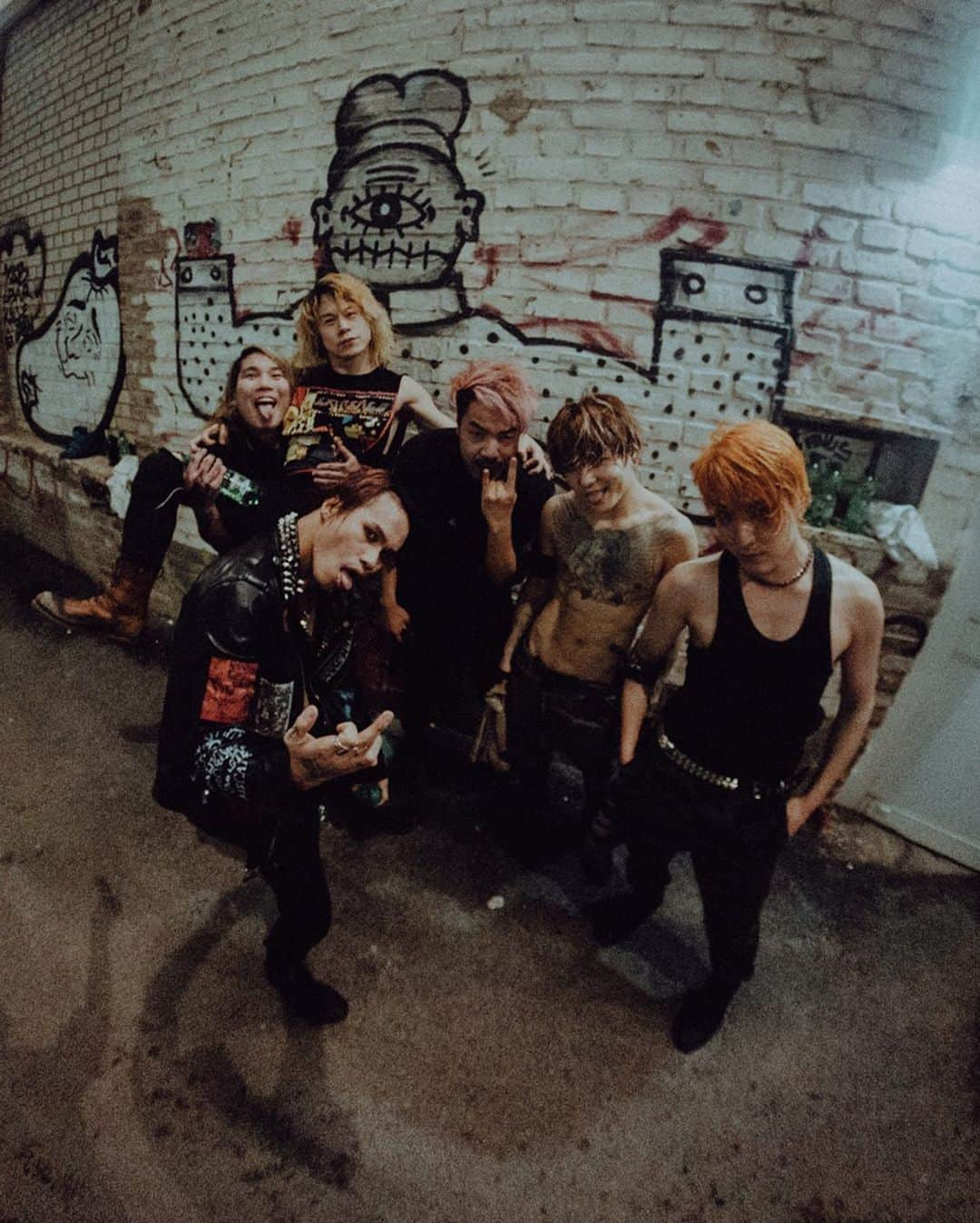 Kazuki Takemuraさんのインスタグラム写真 - (Kazuki TakemuraInstagram)「Synchronicity Tour 2020 Day 16: Cologne 🇩🇪 Sold out show was fucking lit🔥 Thanks! 📷 @murrydeaves」3月2日 9時28分 - kazucrossfaith