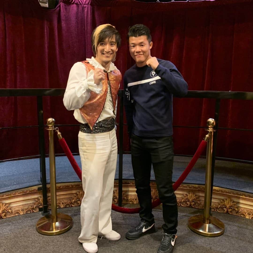 のインスタグラム：「昨日はラスベガスのプラネットハリウッドでやっているショーを観に行ってきた！ このショーはパフォーマーとお客さんの距離がめちゃ近くて、すごい迫力でめちゃめちゃ面白い^_^ このショーに出ている唯一の日本人のパフォーマーの吉川さんに招待していただきました。 日本からアメリカに出てきて挑戦していて、ほんまにすごいと思う！また観に行きたいな^_^ みんなもベガスにきたらぜひ観に行ってください👍」