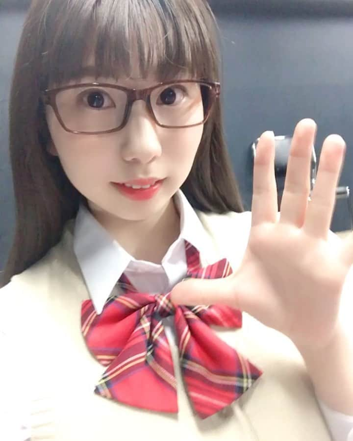 宮里ゆりはのインスタグラム：「2020.2/27-3/1  演技経験０で挑んだ #グラゲキ が昨日をもって無事に終えることができました🌸言いたい事はたくさんありますが初めての舞台が #グラゲキ で本当に良かったです。本当にありがとうございました✨制服メガネっ子もできて良かった🤭❤最後に！グラゲキ最高👙！大好き！！！ #何これ体が熱い興奮するぅ#舞台」