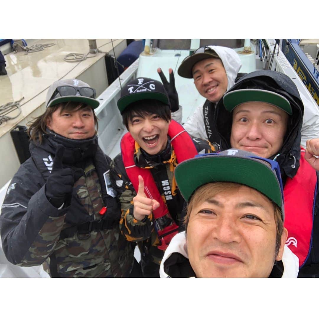 つるの剛士さんのインスタグラム写真 - (つるの剛士Instagram)「お陰様で12年目を迎えたTFC、  タレントフィッシングカップ  今回も各ジャンル 釣り好きタレント総勢25人が集結✨ 念願叶って健ちゃんも初参戦！（#山下健二郎　@3jsb_kenjiro_official ）  いよいよ スタート 1号艇、出船！！ 絶対に勝つぞ！！ #木下ほうか　#レイザーラモンRG #小池徹平　#江頭勇哉 #釣るの剛士  #芸能人最強釣り王決定戦  #TFC」3月2日 10時26分 - takeshi__tsuruno