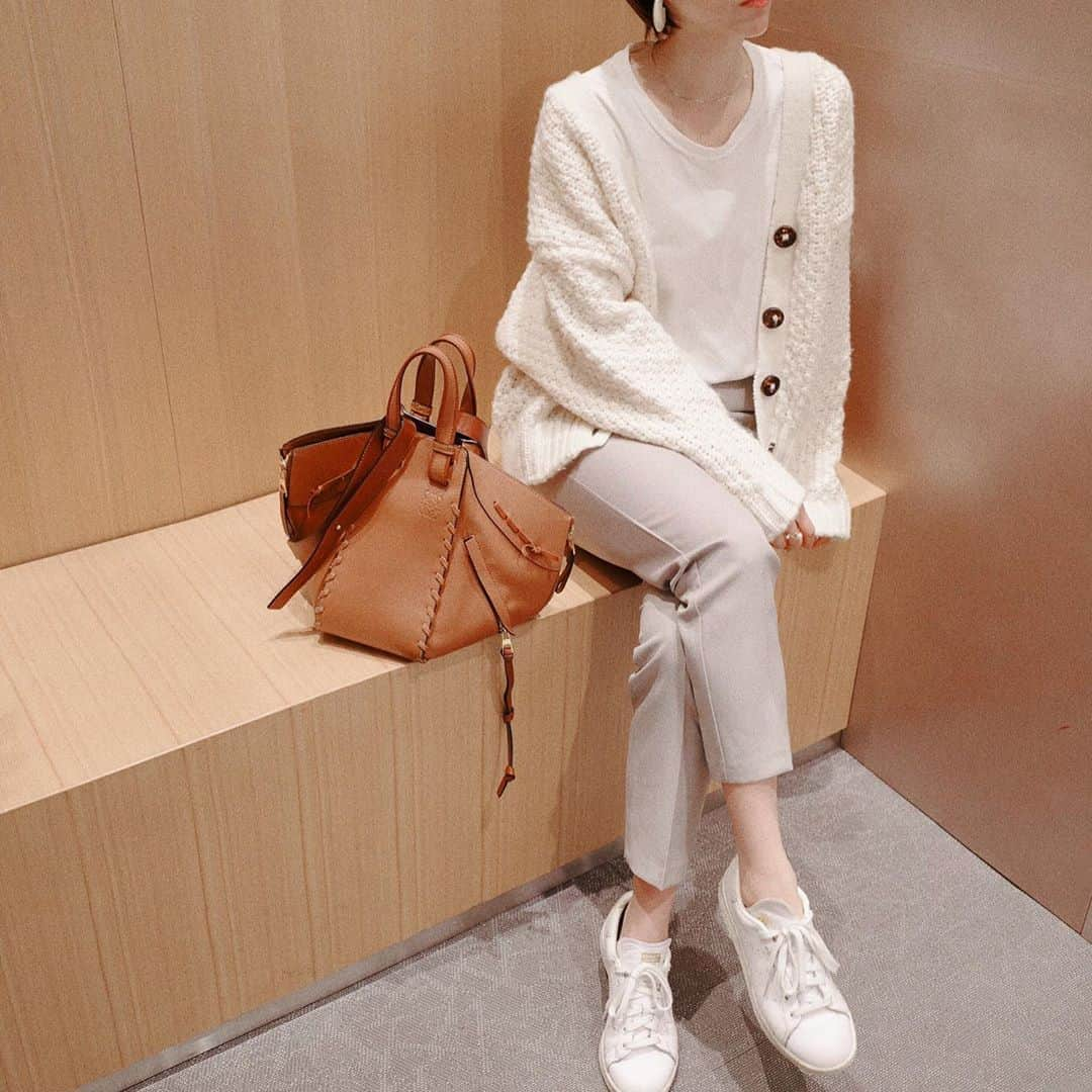 佐藤優里亜さんのインスタグラム写真 - (佐藤優里亜Instagram)「🌼🌼🌼 ・ #dholic #todayful #frayid #addidasshoes #loewe #daughtersjewelry」3月2日 10時34分 - yuriang_