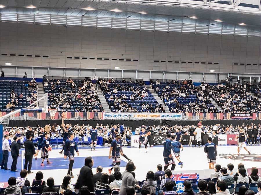 のインスタグラム：「スポーツ業界でも試合の無観客開催や公式戦の延期が発表されていて、仕方がないけれど寂しくて悲しい気持ち。。 #スポーツ観戦 ができない事がこんなにストレスになるなんて😢。私のパワーチャージの場が。。一刻も早く落ち着いて、みんなで思いっきり盛り上がって観戦したいよ！！！ #Bリーグ 来週見に行く予定だったのさ。。見たいのさ。。 #コロナさん この辺で勘弁してください。」