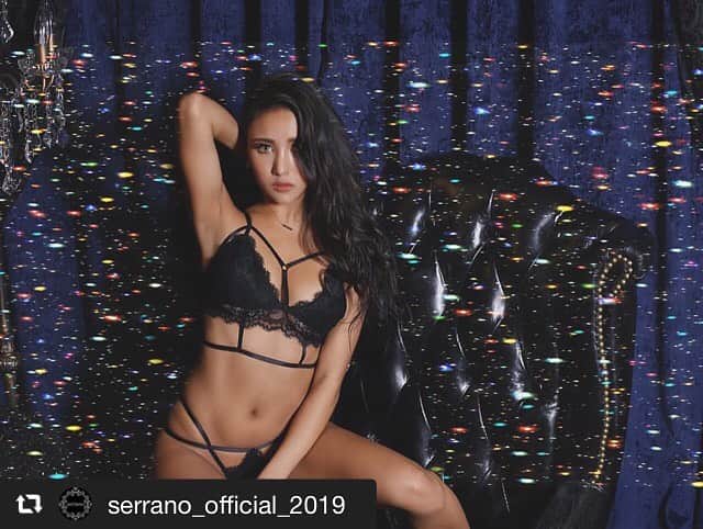 のインスタグラム：「@serrano_official_2019 【serrano】Curiosity Code Bra&T-back キュリオシティーコードブラ&Tバック 【仕様】¥3,500+tax . インポートライクなコード使いが珍しいブラ＆Tバックセット🥀 . ブラカップは三角パット入りでserrano(セラーノ)の中でも盛れバストラインになります✨ . . [ブラジャー] ホックなし✖️ ワイヤー無し✖️三角パッドあり⭕️ カップ透けなし✖️ ストラップ取り外し不可✖️紐の調整可⭕️ . [Tバックショーツ] クロッチあり フロント透けなし バック透けあり . . えがさり🥀156cm  E75 Mサイズ着用 . #serrano #lingeri #sexy #tiktoksexy #えがさり」