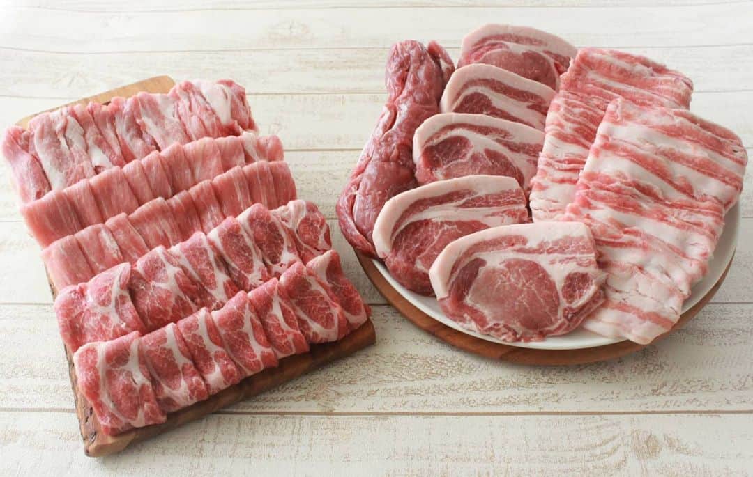 三島葉子のインスタグラム：「【TokyoWorks】秋田県大館市のふるさと納税のお礼品「大館さくら豚の詰め合わせ2.85㎏」ボリュームたっぷりで届くピンク色の肉質柔らかなさくら豚。さて、どんな料理を作りましょう～！ さくら豚はおいしさの持ちも良くて豚肉本来の柔らかみ、甘みあるデュロック原種です。  #大館市  #秋田県 #ふるさと納税 　@odate_furusato ふるさと納税返礼品 #大館さくら豚 #三島葉子」