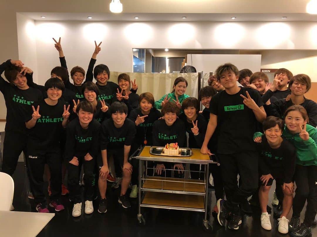 三浦成美さんのインスタグラム写真 - (三浦成美Instagram)「BELEZA合宿終了⚽️ 今年もありがとうございました！！ そして今から🇺🇸へ出発✈️ 頑張ってきます！  #日テレ東京ヴェルディベレーザ  #たくさん踊った💃」3月2日 11時17分 - miura_narumi17