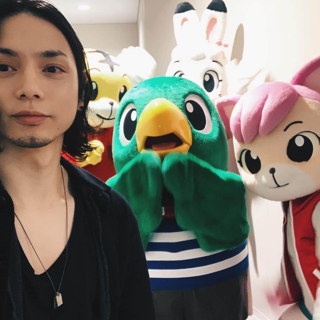 水嶋ヒロのインスタグラム：「#とりっぴい の圧がすごくて 他のキャラが霞んだ #しまじろう #にゃっきい #みみりん」