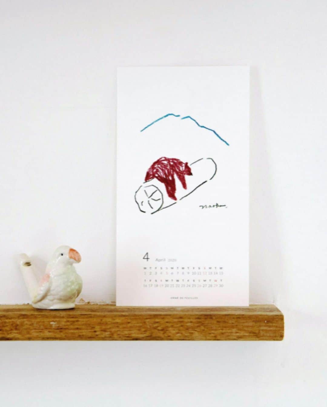 オルネ ド フォイユさんのインスタグラム写真 - (オルネ ド フォイユInstagram)「【 今月のノベルティーカレンダープレゼント 】﻿ ﻿ 今月プレゼントしている3月のカレンダーは “丸太にまたがったクマ“のイラストカレンダー。﻿ ﻿ くた〜っと丸太にまたがったクマのイラストがなんだかとってもほっこりする一枚。﻿ 冬眠から覚めたばかりでまだまだ眠たいのでしょうか。﻿ ﻿ ﻿ 春はもうそこまで来ていますね。﻿ 3月もすてきな商品が入荷予定です。﻿ お買い物と合わせて、ノベルティカレンダーもぜひお楽しみにどうぞ。﻿ ﻿ ﻿ ﻿ ●不動前、吉祥寺の店舗では税抜3,000円以上お買い上げの方にカレンダーのみ差し上げております。﻿ ﻿ ●WEBショップ、店舗ともに数に限りがございますので、配布数終了の場合はご了承くださいませ。﻿ ﻿ ———————————————﻿ ◯WEBショップに関するお問い合わせ◯﻿ オルネ ド フォイユWEBショップ﻿ TEL：03-6876-7832﻿ （午前10時～午後6時／土日祝定休）﻿ e-mail：order@orne.co.jp﻿ ﻿ ﻿ ﻿ #はしもとなおこ #カレンダー #カレンダー2020 #2020カレンダー #ノベルティ#ノベルティー #インテリア #海外インテリア #暮らしを楽しむ #ていねいな暮らし #暮らし #住まい #海外インテリア #インテリア雑貨 #雑貨 #心地よい暮らし #livstagrammer #ornedefeuilles #オルネドフォイユ」3月2日 11時46分 - ornedefeuilles
