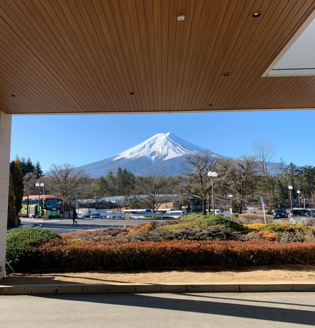沙羅さんのインスタグラム写真 - (沙羅Instagram)「あなたのように居たいです富士山。﻿ ﻿ #人生は夢だらけ」3月2日 12時04分 - sarapika128